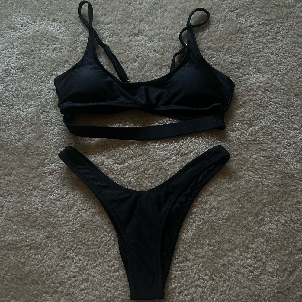Underboob Black Bikini Set